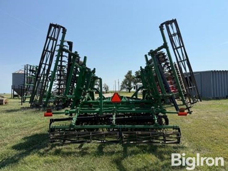 2017-great-plains-2400tm-image-6