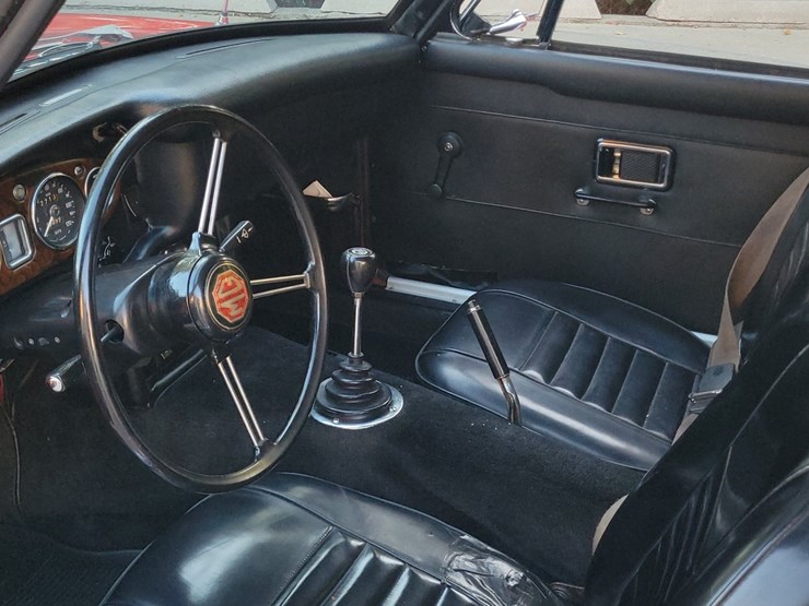#146-•-offered-at-no-reserve-|-1969-mgb-gt-image-12