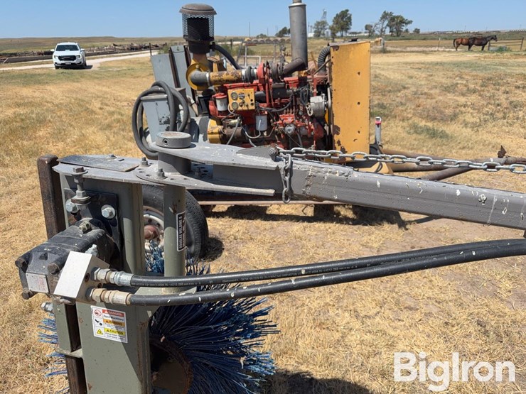 douglas-welding-&-machine-feed-bunk-sweeper-skid-steer-attachment-image-15