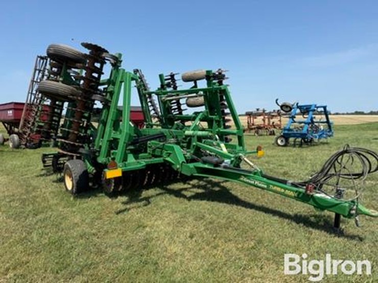 2017-great-plains-2400tm-image-3