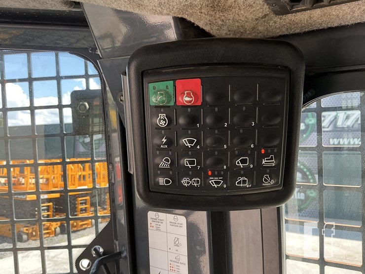 2012-deere-700k-lgp-image-15