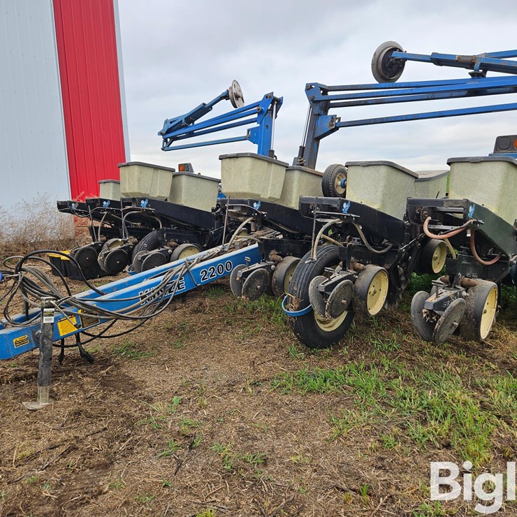 1993 KINZE 2200