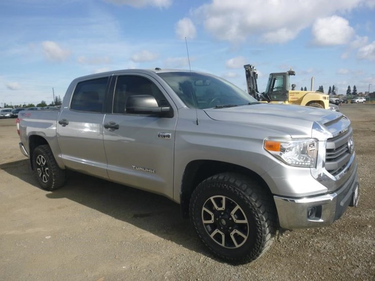 2015-toyota-tundra-image-2