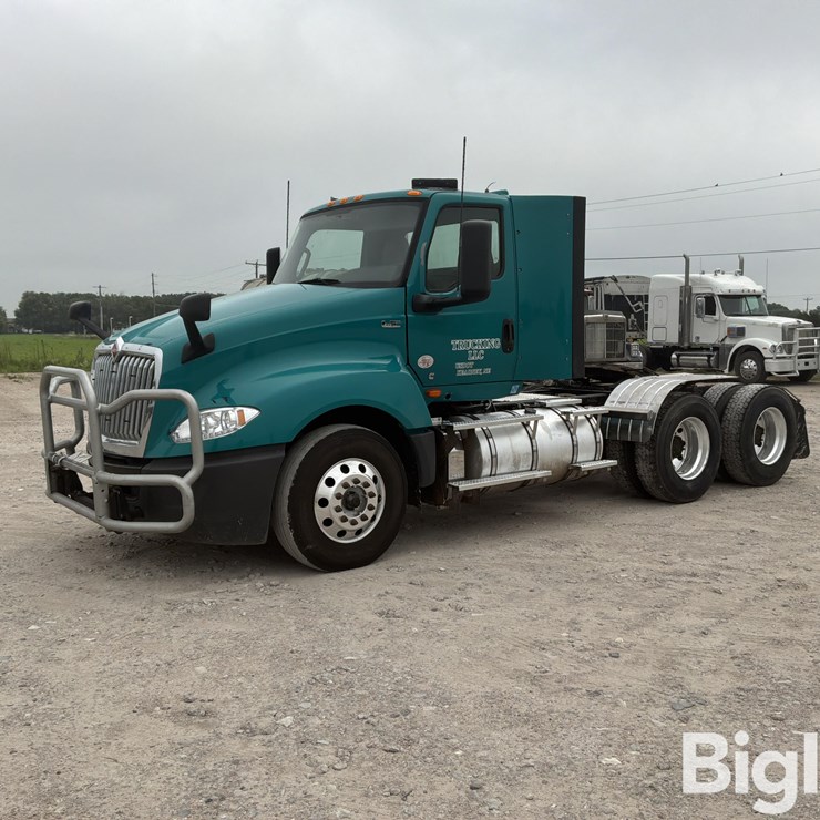 2018 INTERNATIONAL LT