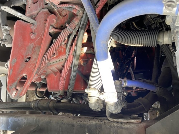 2012-peterbilt-320-image-26