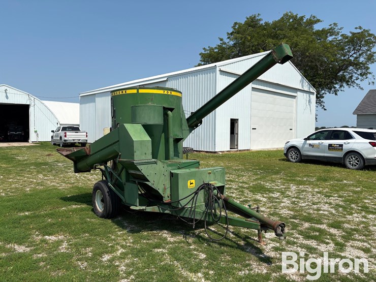 1979-john-deere-700-image-3