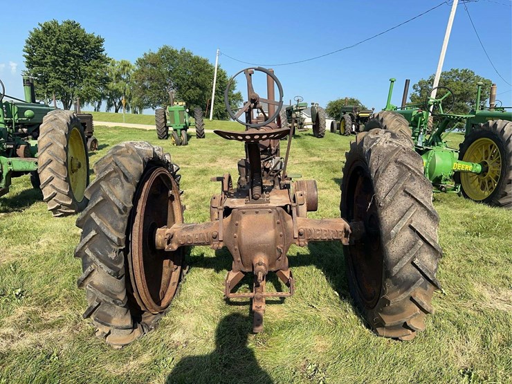 john-deere-b-image-4
