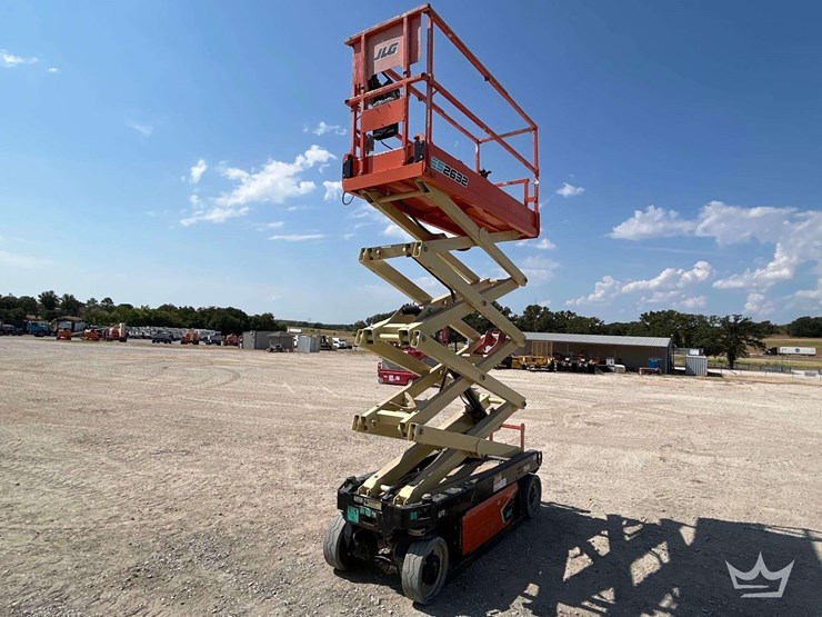 jlg-scissor-lift-image-3