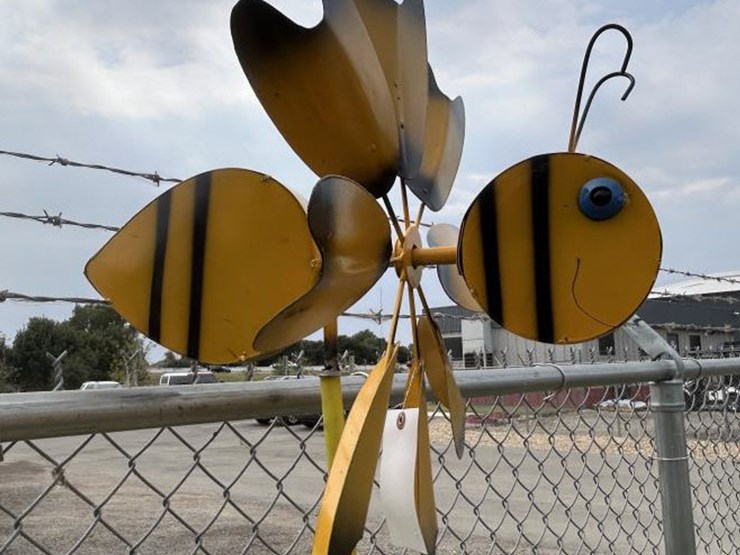 #139-•-metal-art---bumble-bee-spinner---in-ground-image-2