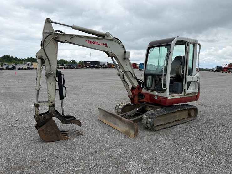 2007-takeuchi-tb135-image-1