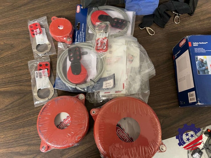 two-lockout/tagout-kits-image-3