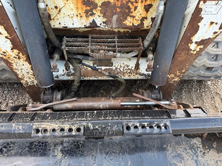 bobcat-t870-image-10