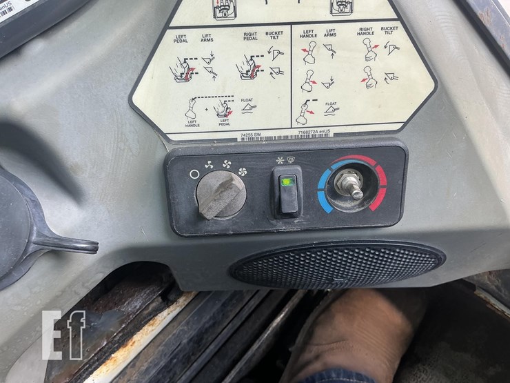 2014-bobcat-s650-image-13
