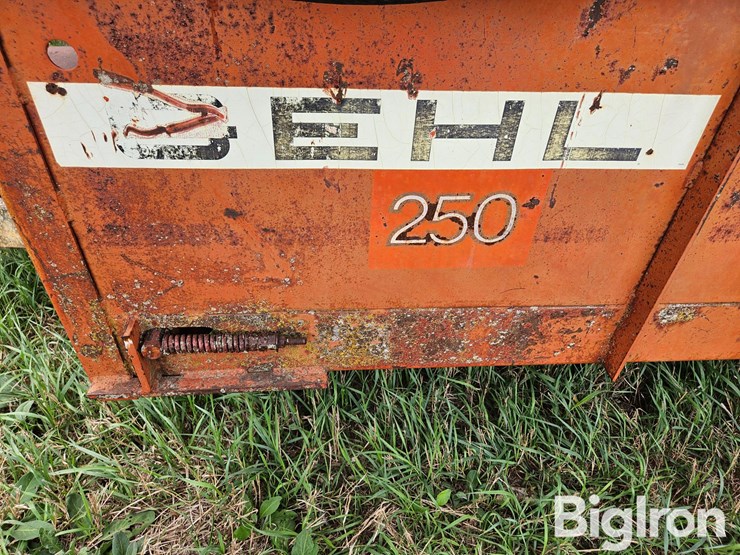 gehl-250-image-14