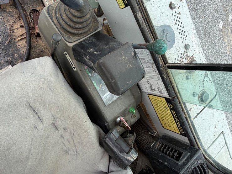 2007-takeuchi-tb135-image-23