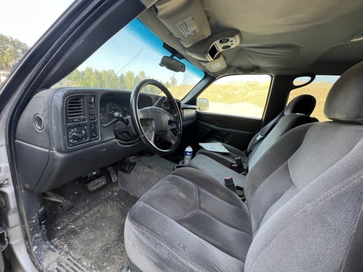 2006-gmc-sierra-2500-image-14