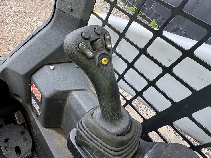 2023-bobcat-t76-image-26