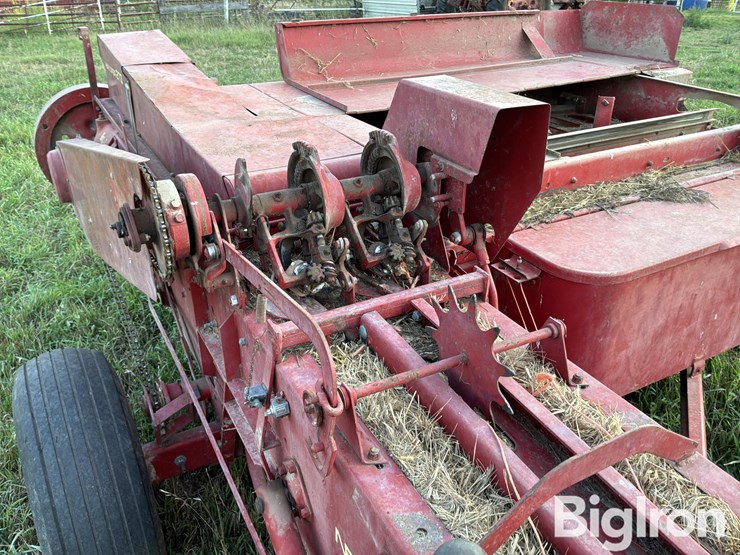 new-holland-hayliner-273-image-19