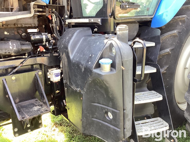 2013-new-holland-t8.360-image-17