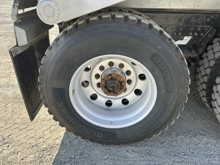 2015-western-star-4900sb-image-39