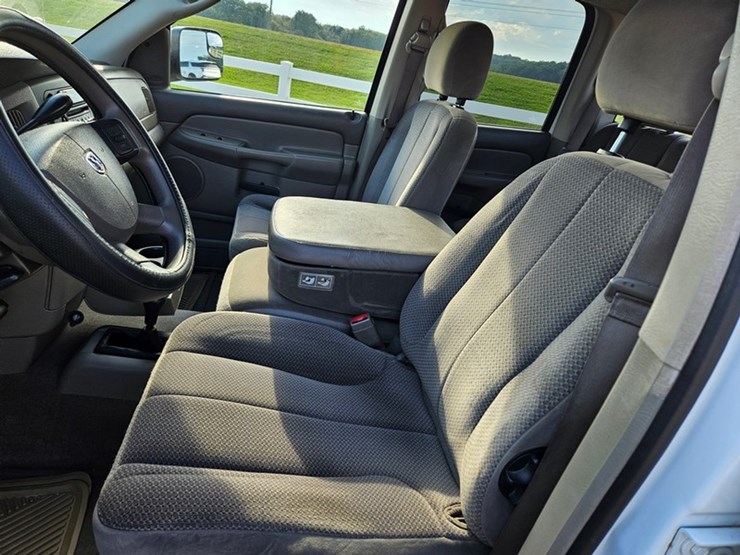2004-dodge-ram-2500-image-40