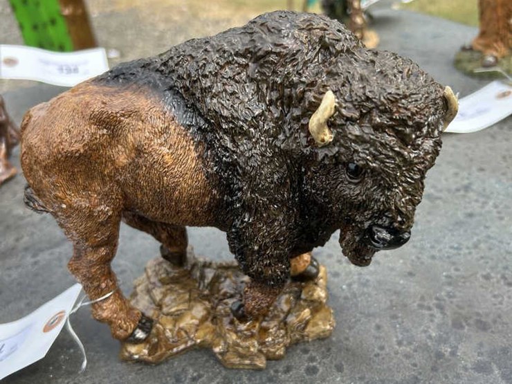 #131-•-buffalo-statue-image-1