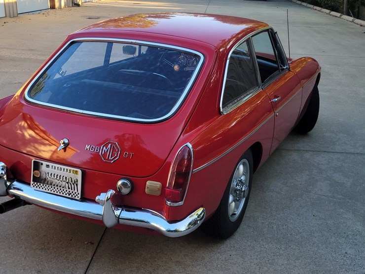 #146-•-offered-at-no-reserve-|-1969-mgb-gt-image-9
