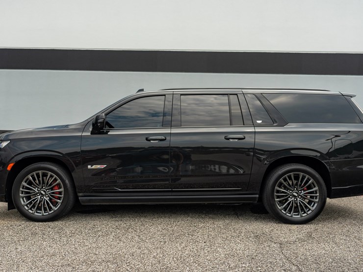 2024-cadillac-escalade-esv-image-8