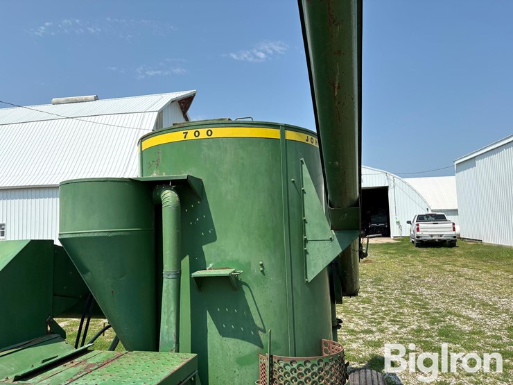 1979-john-deere-700-image-16