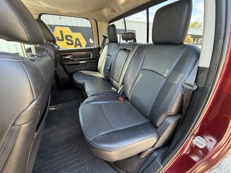 2017-ram-1500-laramie-image-27