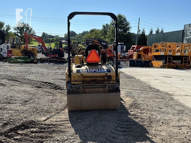 2010-caterpillar-cb34xw-image-3