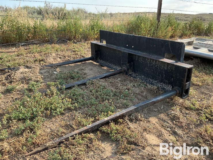 skid-steer-bale-spear-attachment-image-1
