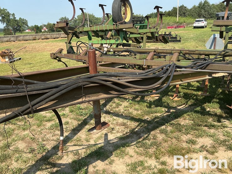 john-deere-26-image-10