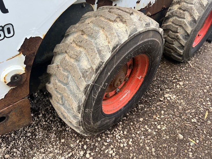 2011-bobcat-s750-image-16