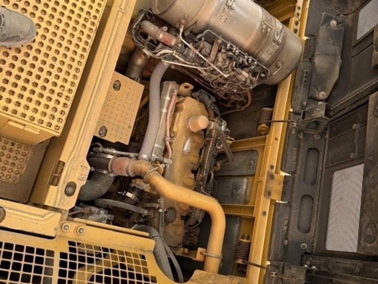 2013-caterpillar-568-image-24