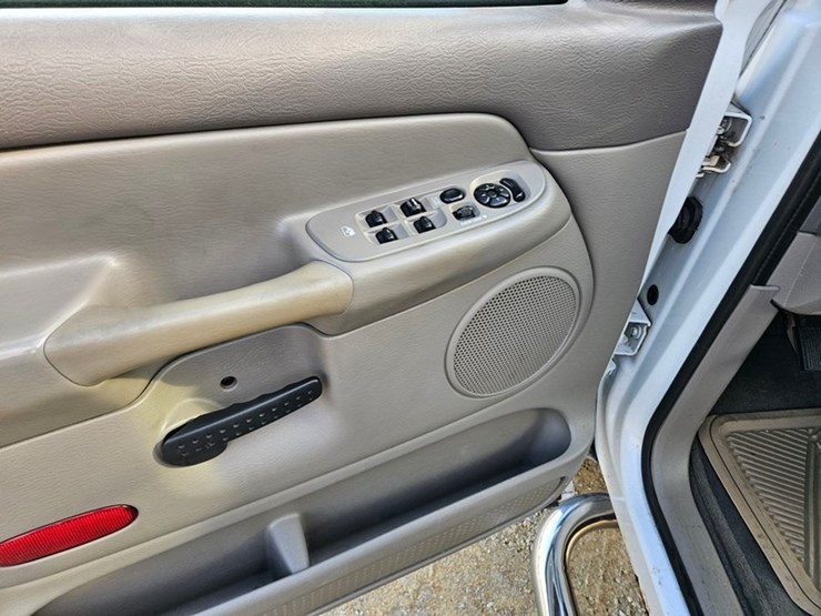 2004-dodge-ram-2500-image-30
