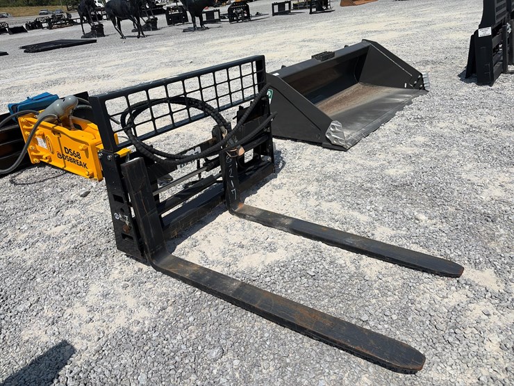 #48-•-agt-hyd-pallet-forks-image-3