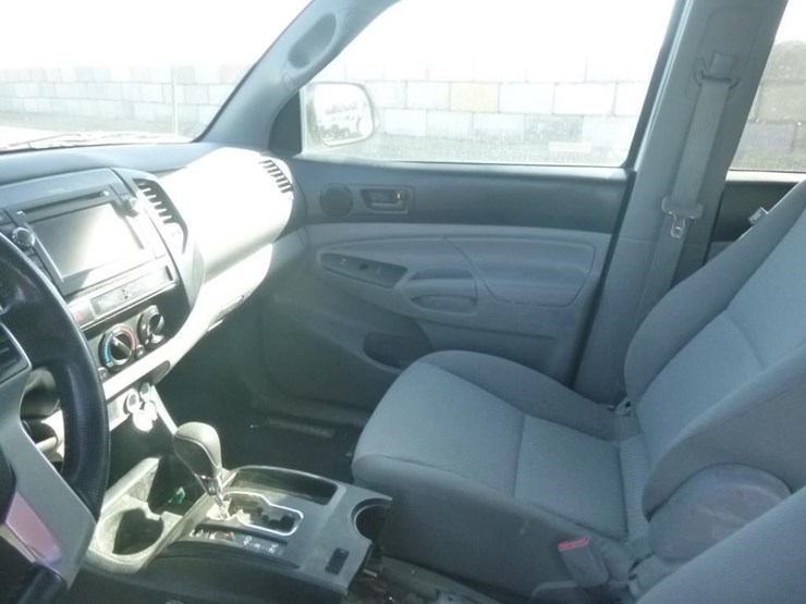 2013-toyota-tacoma-image-11