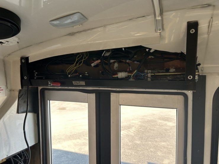 2016-chevrolet-express-paratransit-bus-image-27