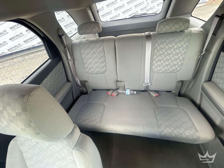 2016-ford-explorer-image-21