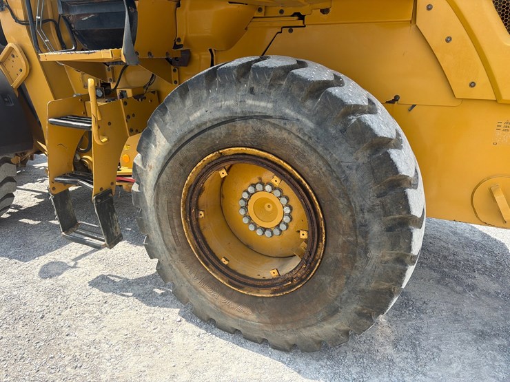 2015-caterpillar-924k-image-7