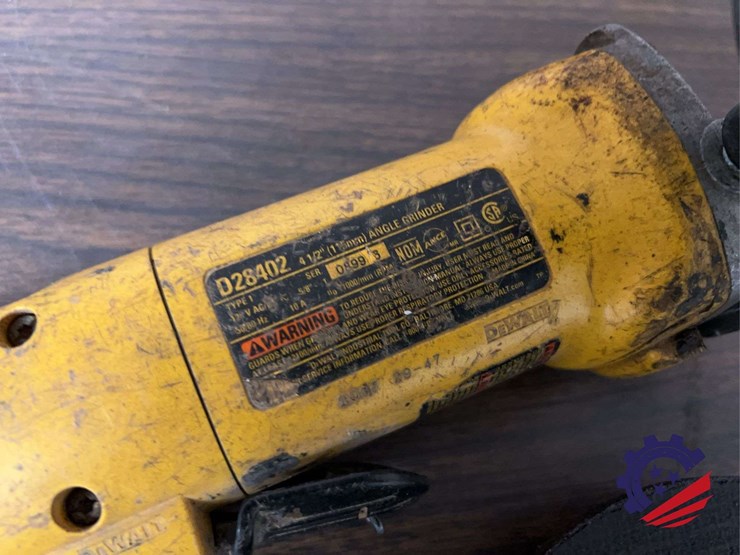 dewalt-electric-120vac-4.5-inch-angle-grinder,-model-dwe4011-image-4