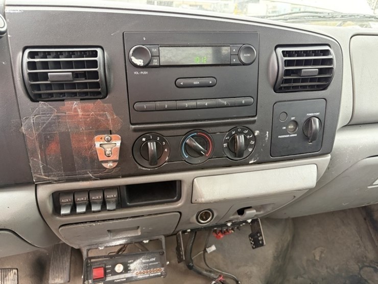2006-ford-f450-image-27