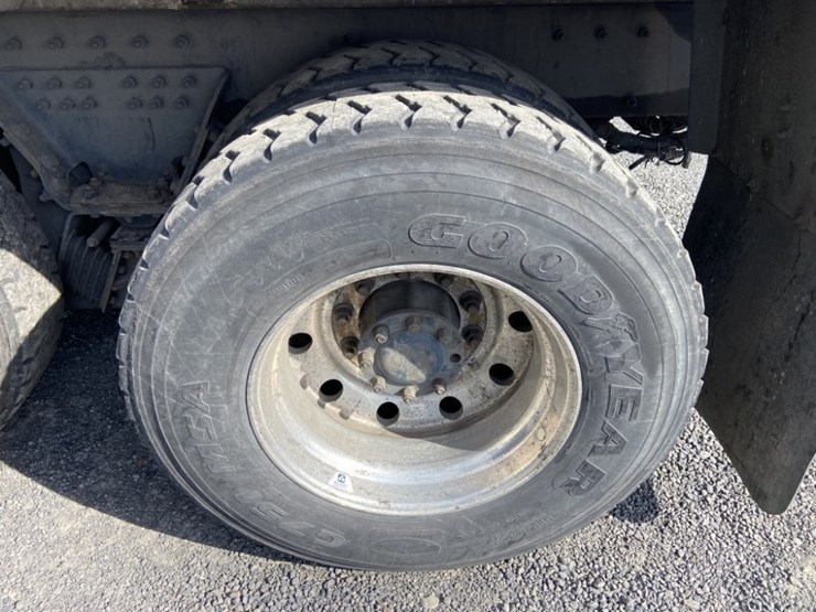 2012-peterbilt-320-image-30