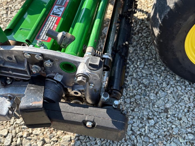 #1021-•-john-deere-2550e-*diesel*-riding-greensmower-image-13