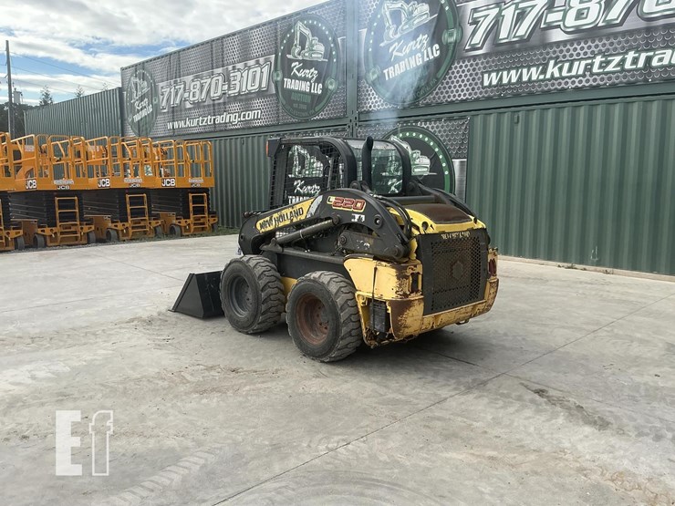 2015-new-holland-l220-image-2