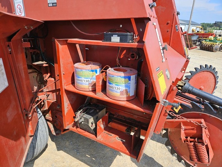 hesston-550-image-26