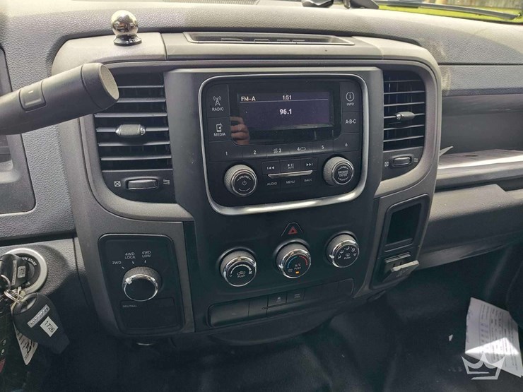 2017-dodge-1500-image-27