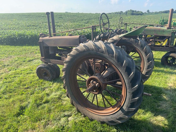 john-deere-b-image-2