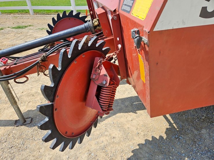 hesston-550-image-18